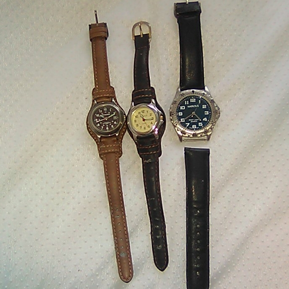 BUNDLE OF WATCHES